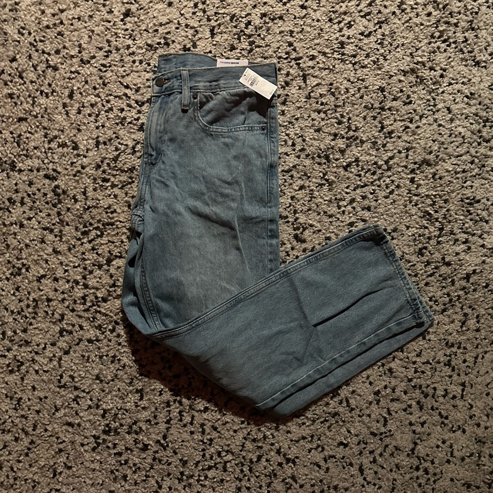 New With Tags Men’s Straight Light Blue Jeans